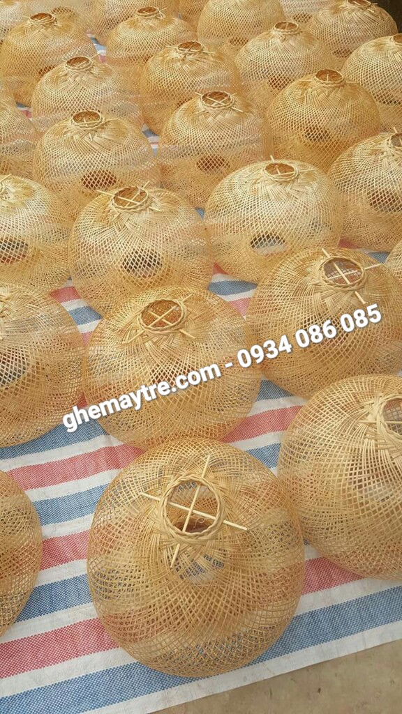 
								Đèn mây tre BV718